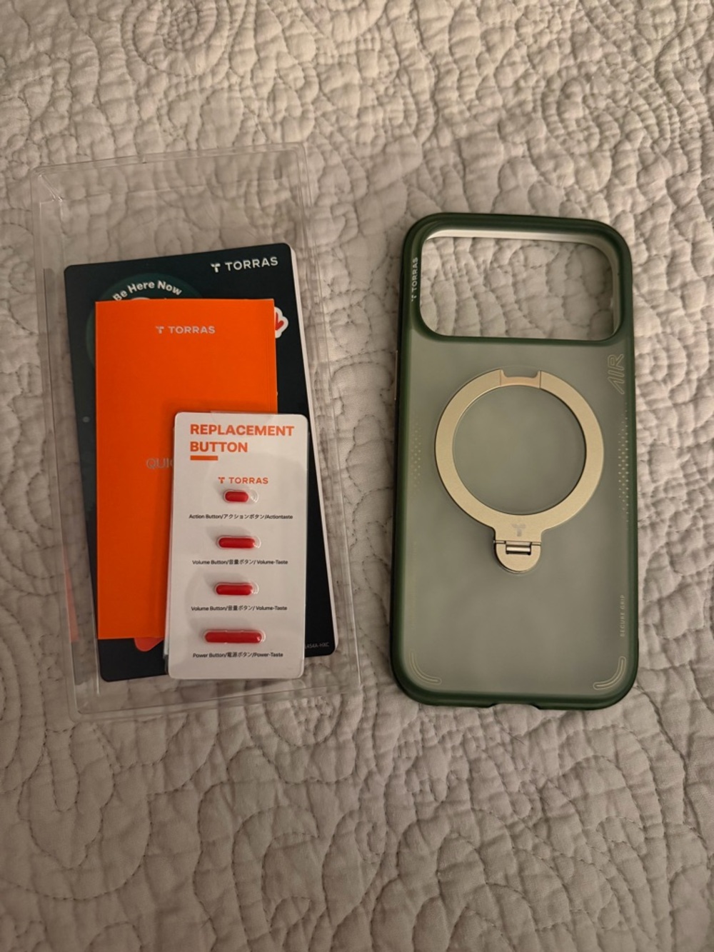 Torras Ostand Q3 Air iPhone 17 Pro Max in EverGreen